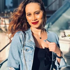 Meet your Posher, Alexa christie